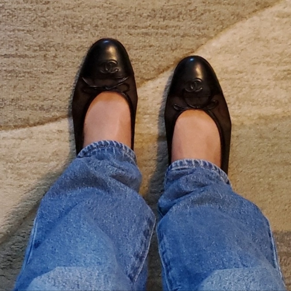 CHANEL Black Flats with Bow Detail - Picture 14 of 16